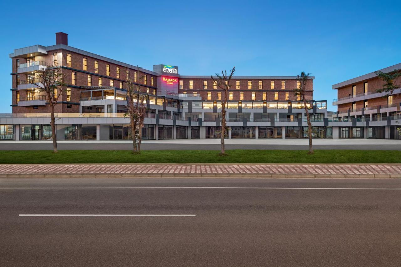 Ramada Plaza By Wyndham Batman Hotel Eksteriør billede