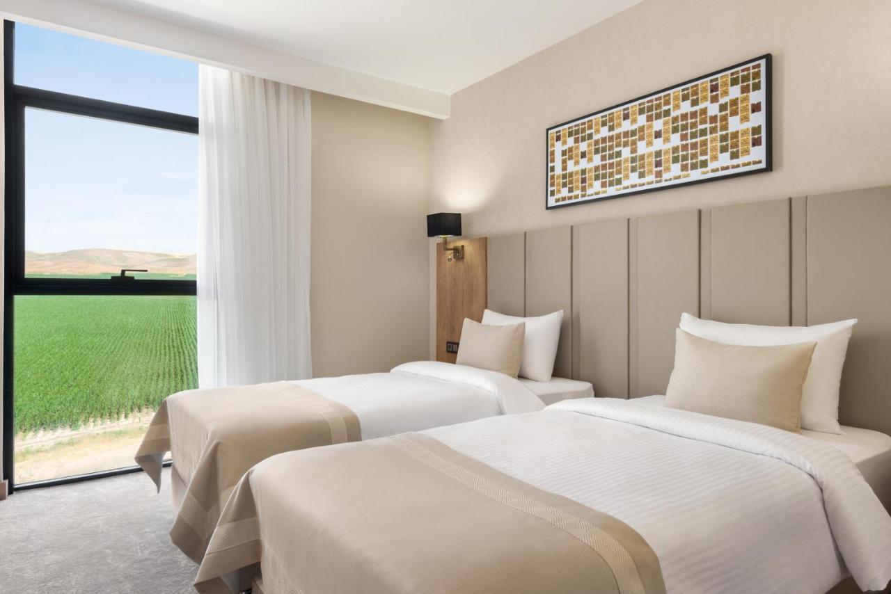 Ramada Plaza By Wyndham Batman Hotel Eksteriør billede