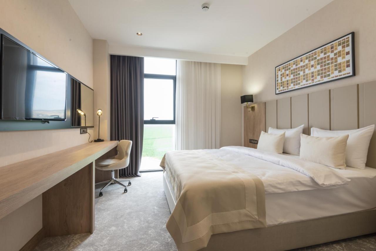 Ramada Plaza By Wyndham Batman Hotel Eksteriør billede