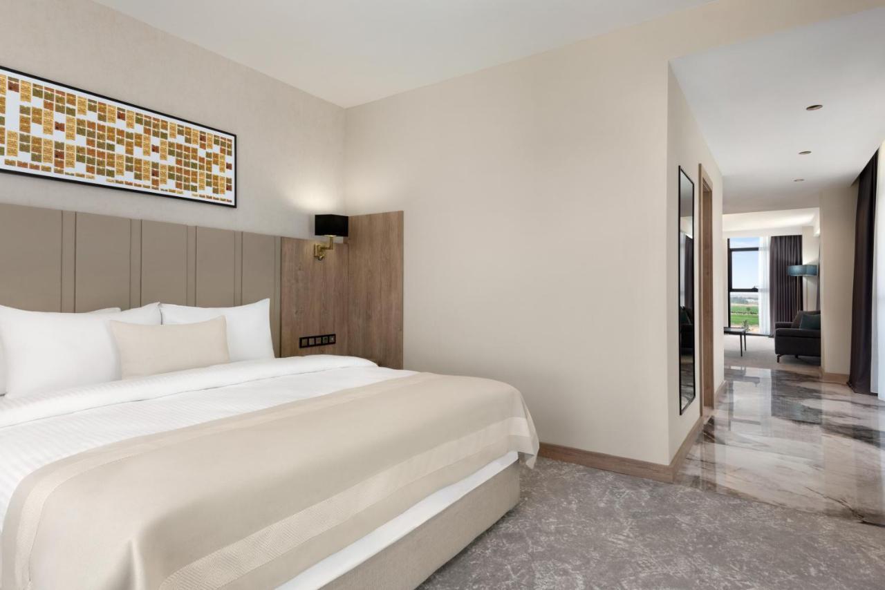 Ramada Plaza By Wyndham Batman Hotel Eksteriør billede