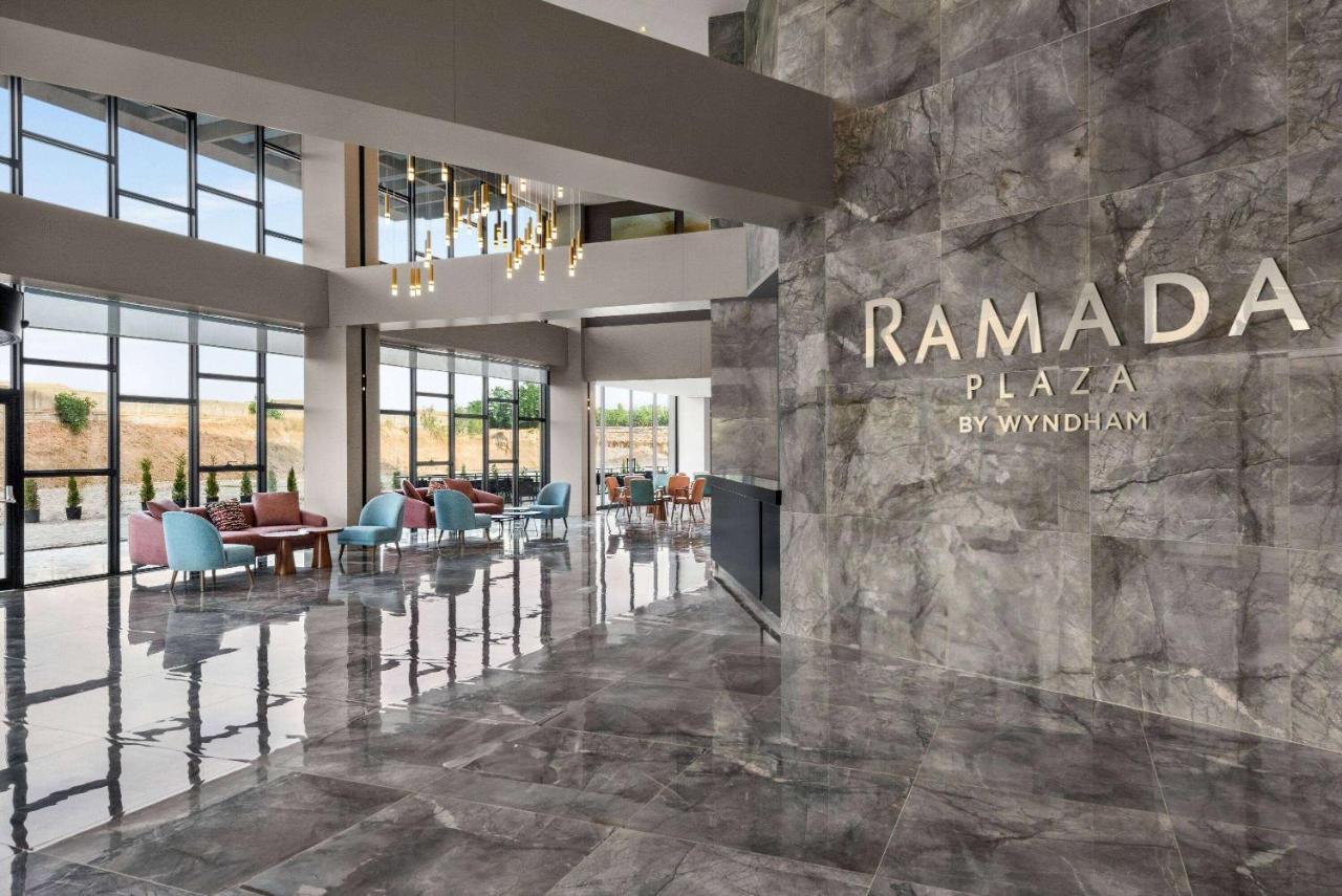 Ramada Plaza By Wyndham Batman Hotel Eksteriør billede