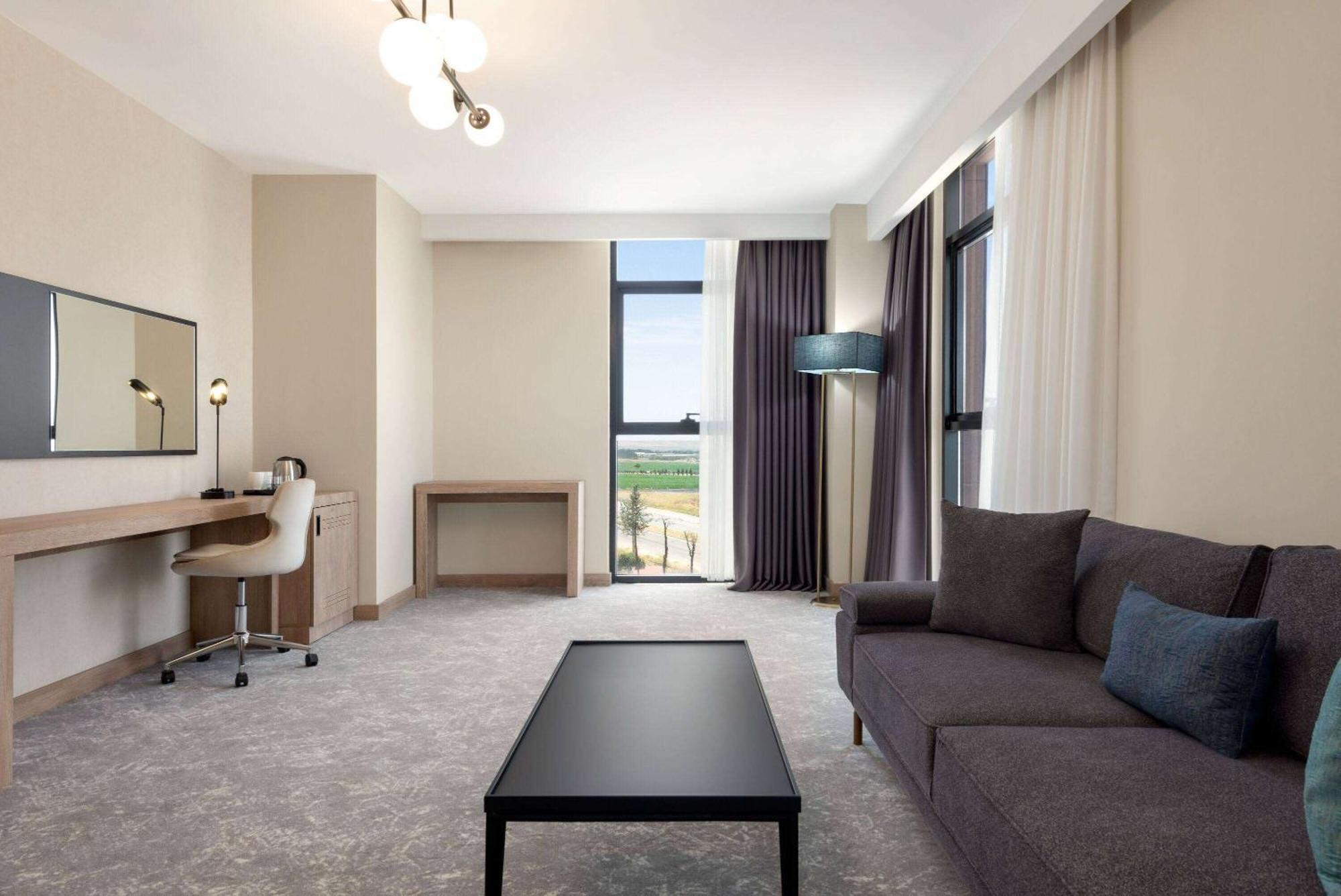 Ramada Plaza By Wyndham Batman Hotel Eksteriør billede