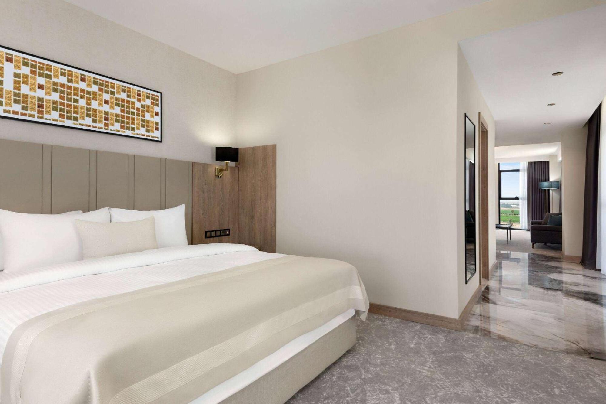 Ramada Plaza By Wyndham Batman Hotel Eksteriør billede