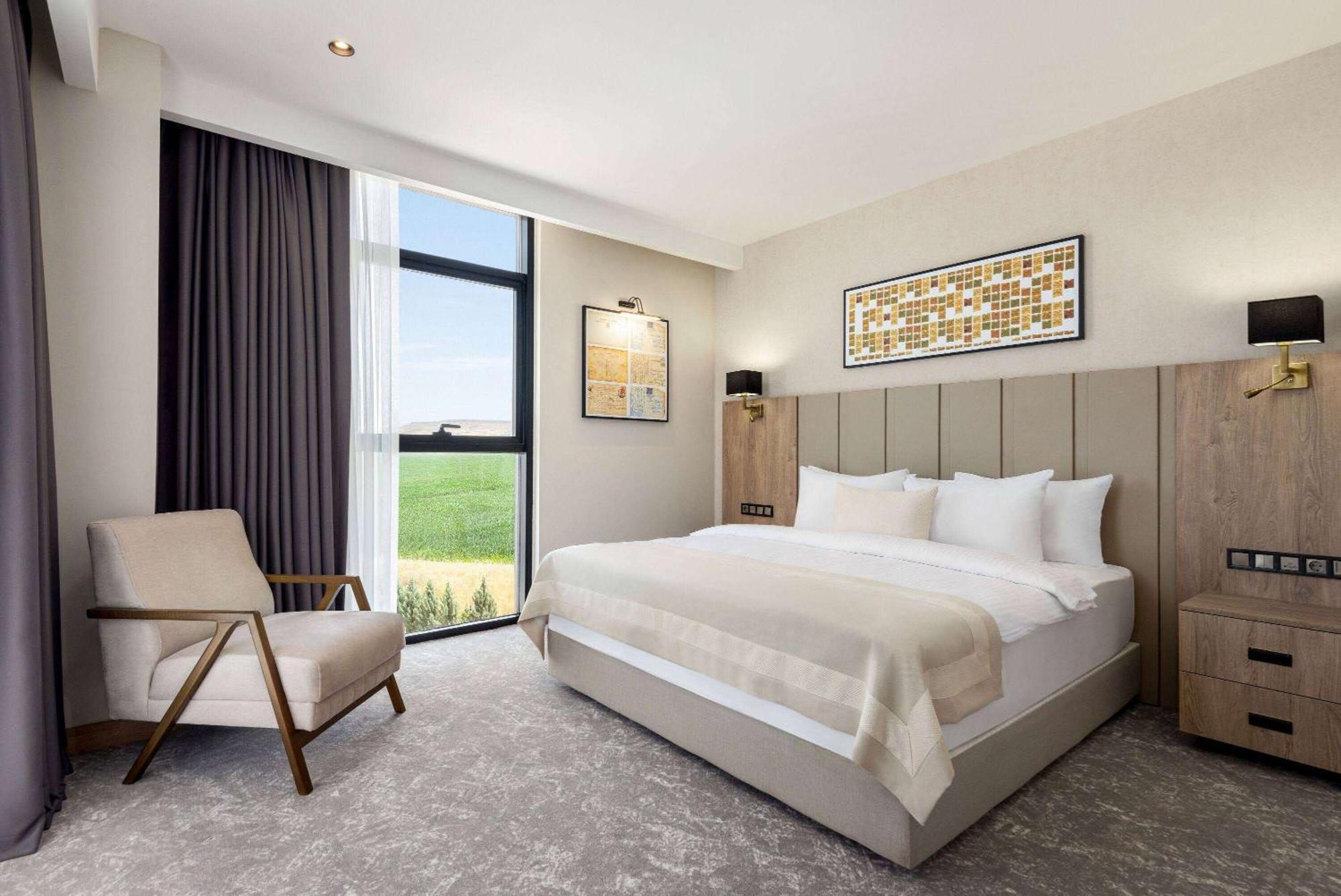 Ramada Plaza By Wyndham Batman Hotel Eksteriør billede