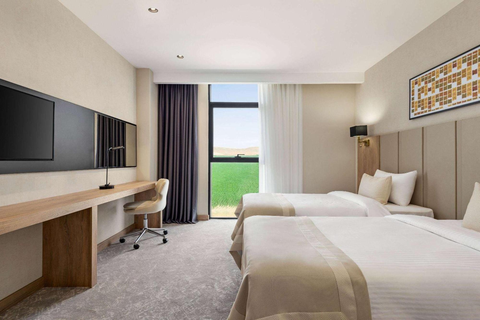 Ramada Plaza By Wyndham Batman Hotel Eksteriør billede