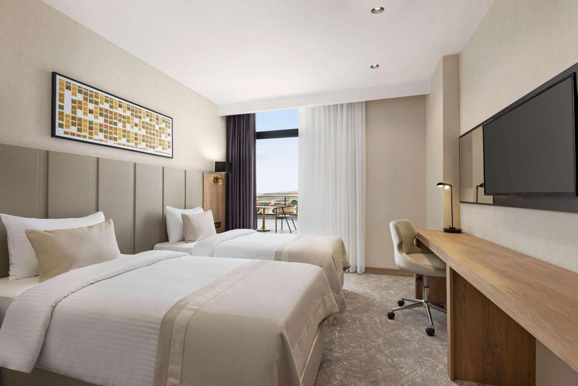Ramada Plaza By Wyndham Batman Hotel Eksteriør billede