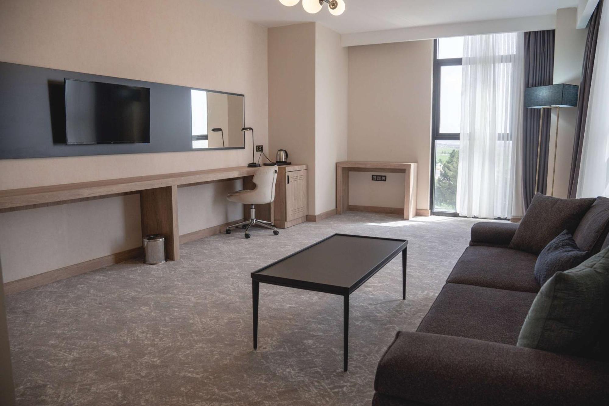 Ramada Plaza By Wyndham Batman Hotel Eksteriør billede