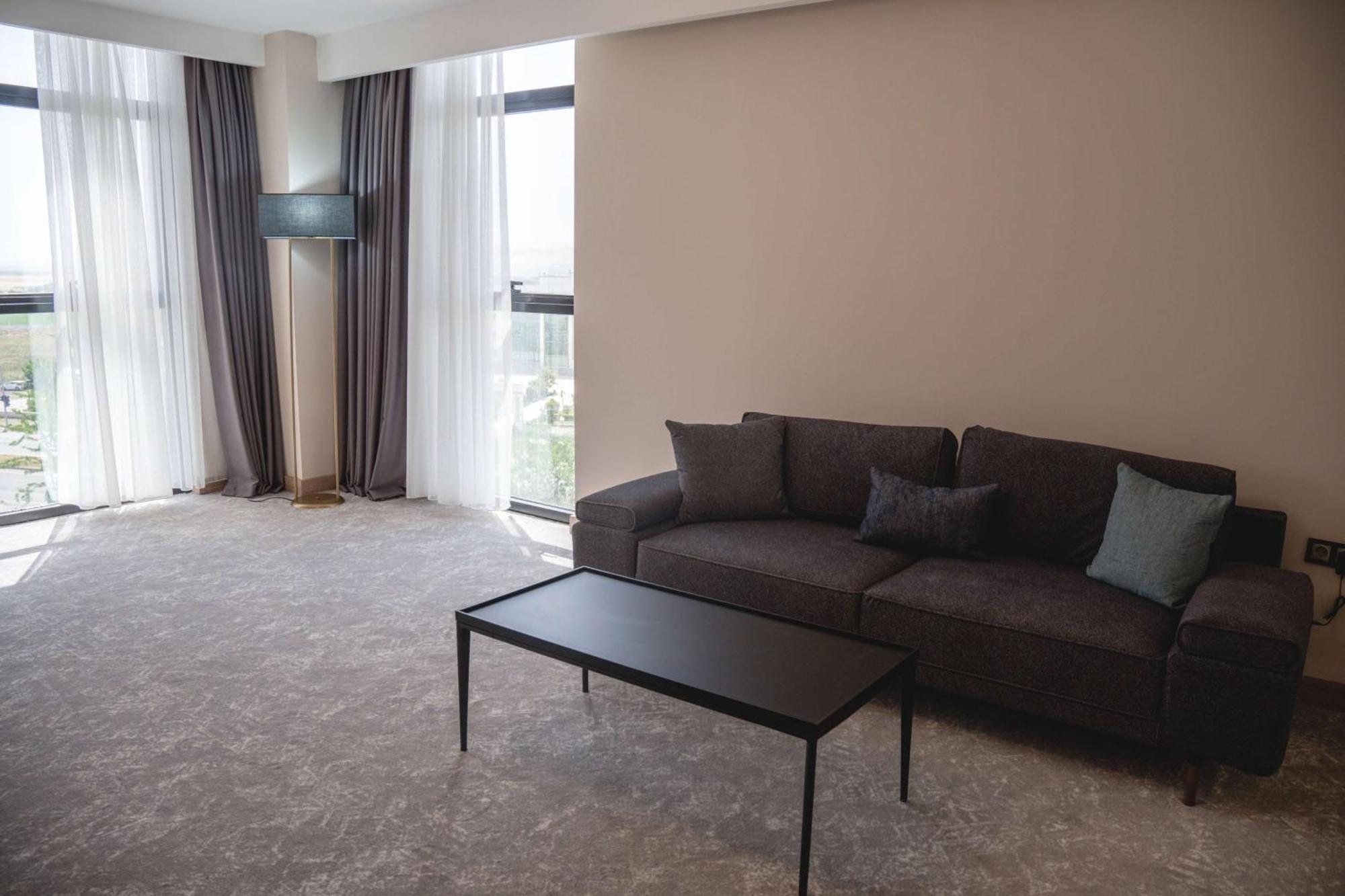 Ramada Plaza By Wyndham Batman Hotel Eksteriør billede