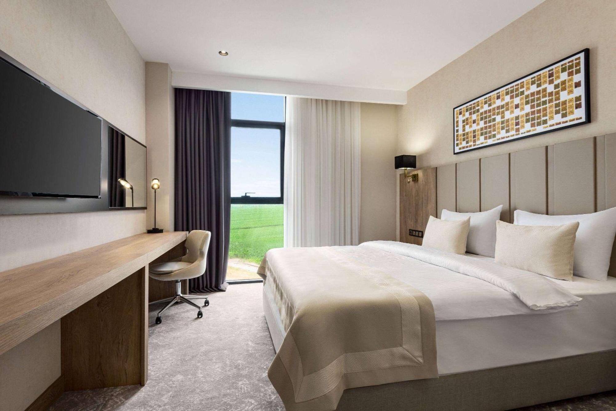 Ramada Plaza By Wyndham Batman Hotel Eksteriør billede