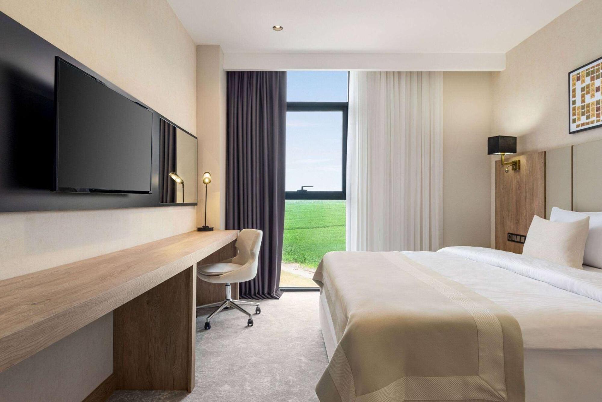 Ramada Plaza By Wyndham Batman Hotel Eksteriør billede