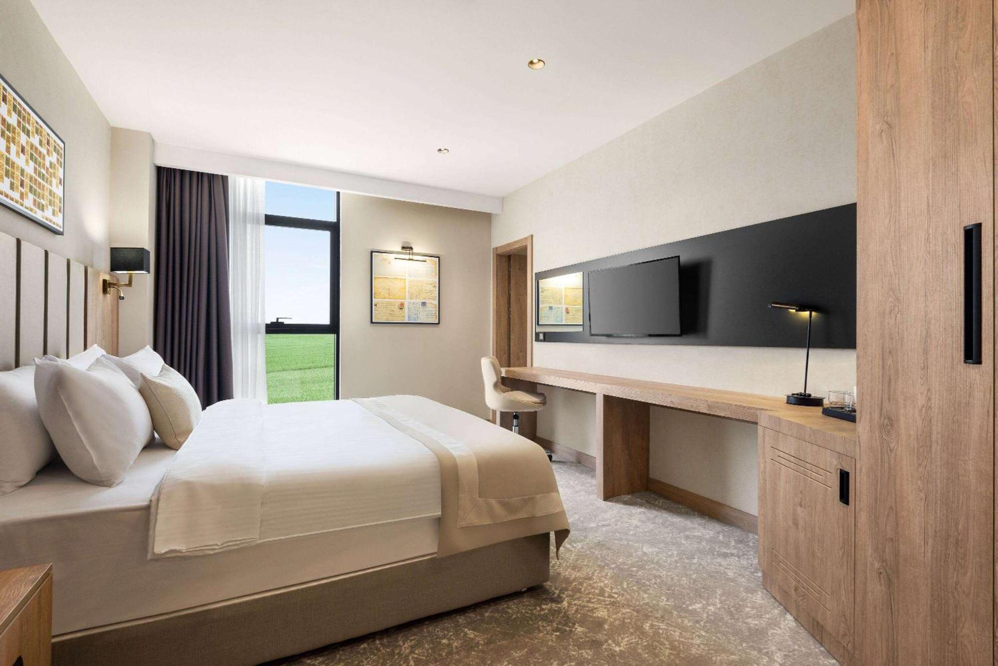 Ramada Plaza By Wyndham Batman Hotel Eksteriør billede