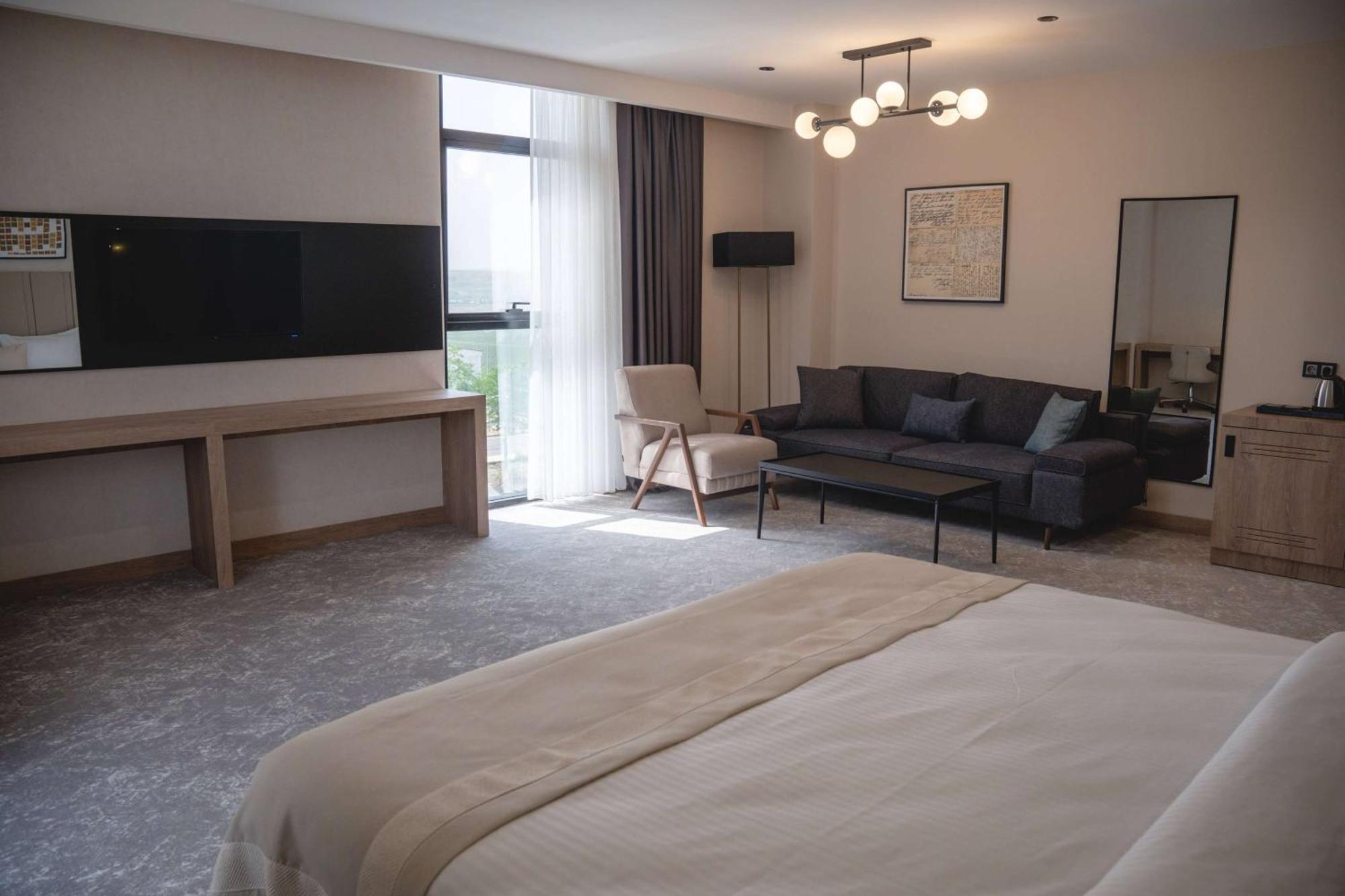 Ramada Plaza By Wyndham Batman Hotel Eksteriør billede